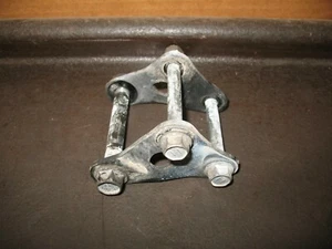 1985 SP600 FRONT ENGINE HANGER PLATES MOUNTS SUZUKI DR SP 600  - Bild 1 von 2