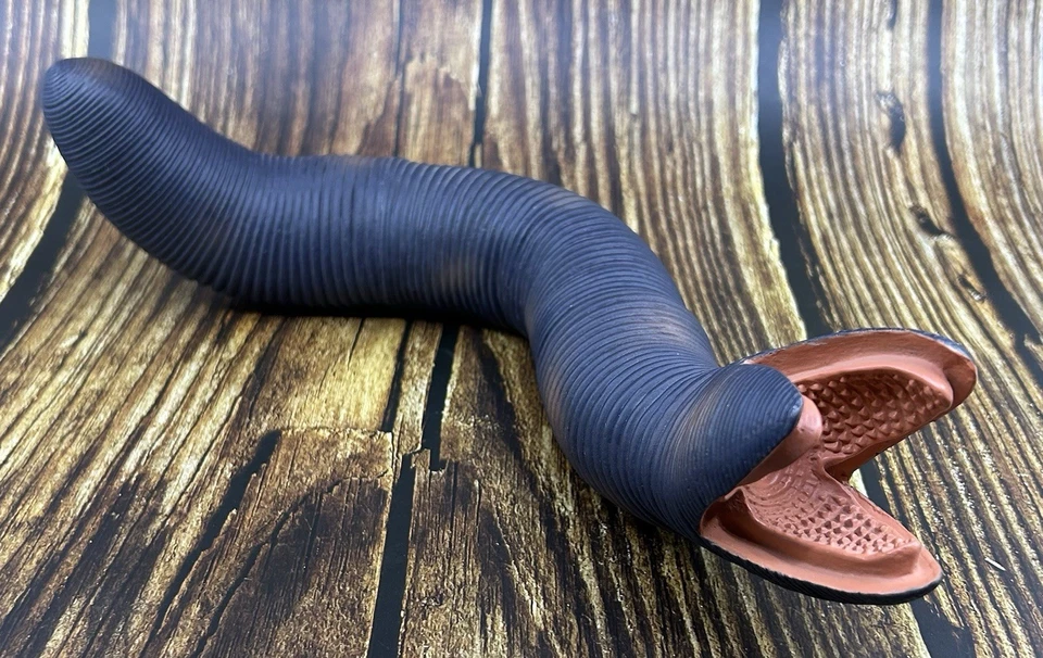 Vintage LJN 1984 Dune Sandworm Action Figure Large Poseable Monster - Image 1 of 4