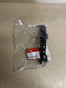 🔥Genuine Honda 2017-2022 Honda CR-V - Spacer L Front Bumper Side 71198-TME-T01 - Picture 1 of 3