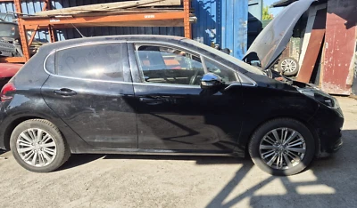 Drivers O/S porta dianteira PEUGEOT 208 preto direita 2012-2020 - Imagem 1 de 2