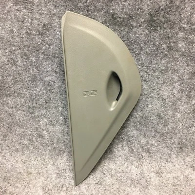 2004-2008 Suzuki Forenza LH Dashboard End Cap Fuse Box Cover Gray OEM 32749 Foto 1 de 2