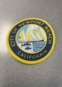 Parche de hierro vintage del departamento de servicio al empleado de la ciudad de Newport Beach California - Imagen 1 de 2