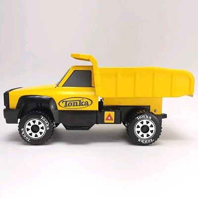 Camión de volteo Tonka amarillo acero prensado Hasbro 2012 vehículo de construcción #13090E Foto 1 de 4