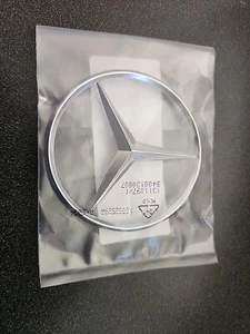 NEW GENUINE MERCEDES-BENZ M-CLASS W163 Trunk Lid Badge Emblem A2027580058 - Picture 1 of 2