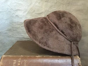 Vintage FUZZY FURRY Brimmed Hat Small PECK & PECK Cocoa Brown FRAMES THE FACE - Picture 1 of 1