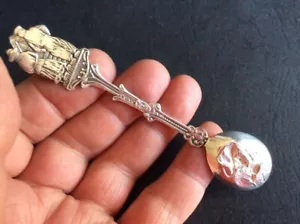 Fine Dutch Repousse Silver-Plated Teaspoon of A Couple & a Man Smoking A Pipe - Imagen 1 de 6