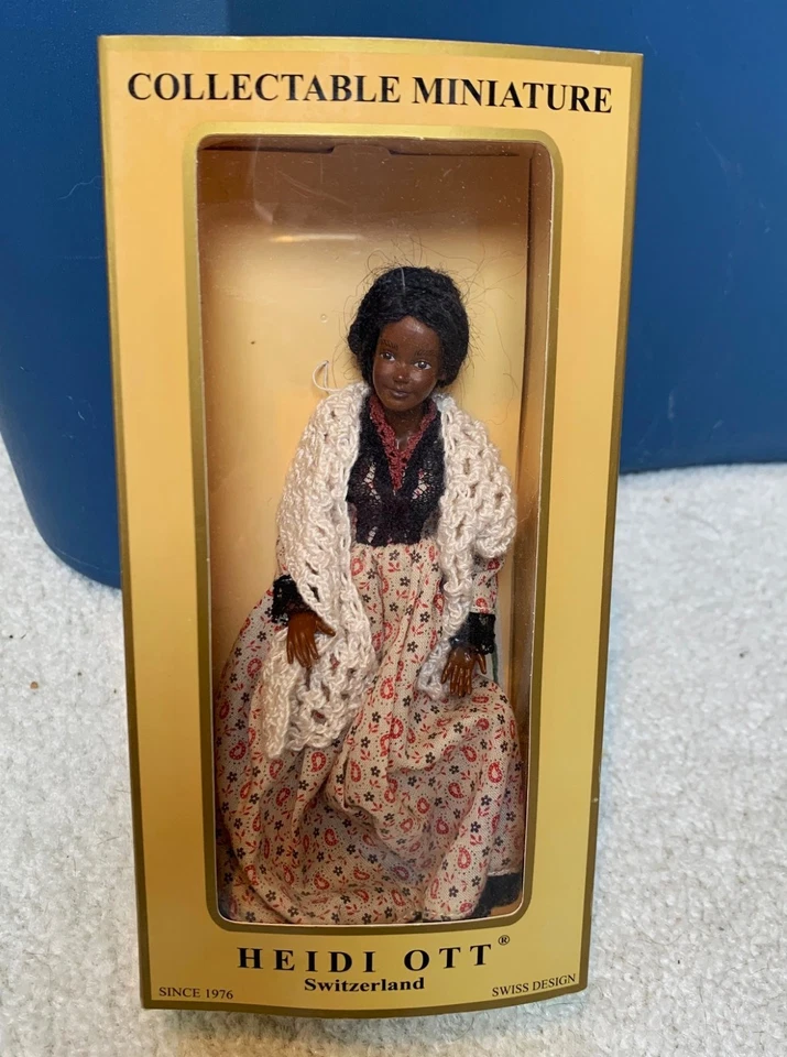 Muñeca Heidi Ott miniatura coleccionable, escala 1:12, en caja Foto 1 de 4