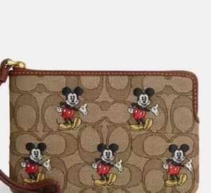 Coach CN033 Disney Corner Zip Wristlet NWT - Picture 1 of 4