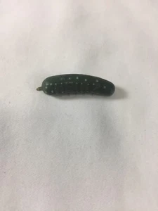 Heinz Plastic Green Pickle Pin 1 1/4 inch Long 1950's Ad Premium - Picture 1 of 3