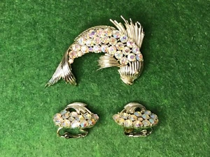 Vintage Coro Fish Brooch & Matching Earrings Aurora Borealis Rhinestones - Picture 1 of 11