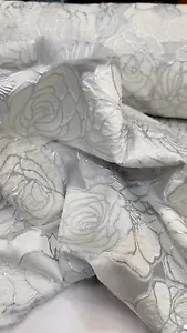 Stoff von The Yard weißer Brautbrokat aus weißen Blumenblumen AUF ORGANZA - Bild 1 von 10
