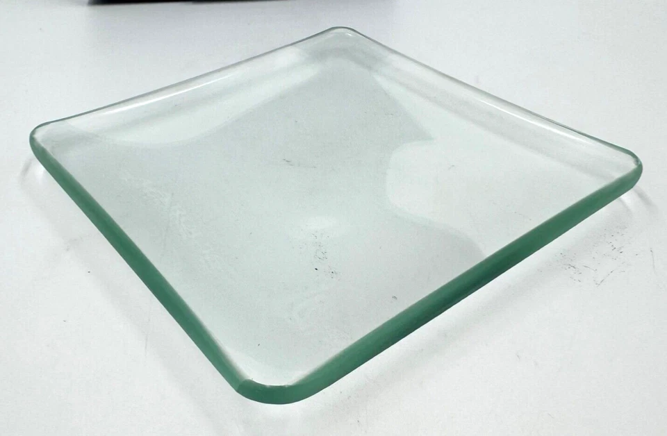 Прозрачная стеклянная пластина 5 дюймов без указания бренда с салфетками Caspari и разбрасывателем сыра - Изображение 1 из 4