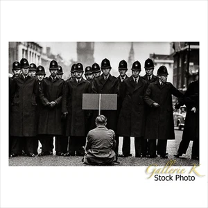 SIGNED DON McCULLIN PROTESTER, LONDON 1962, MAGNUM 2019 LTD ED 6x6 PRINT NEW - Picture 1 of 5
