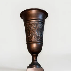 Vintage 14" Messing/Bronze toskanische Boho Mittelalter geriffelte Vase mit Blattgravuren - Bild 1 von 11