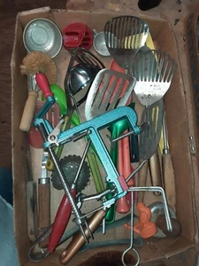 Vintage RIESIGE Menge feiner Koch Küchenutensilien Utensilien Bauernhaus Dekor. - Bild 1 von 10