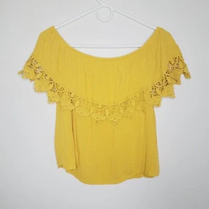NWT Ambiance Top Womens Small Lace Short-Sleeve Crop Top Sweet Cute Off Shoulder - Picture 1 of 8