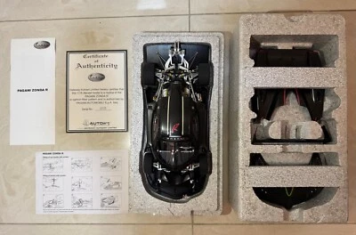 Autoart 1/18 Pagani Zonda R Black Carbon Fiber Pattern 78261 - Image 1 of 4