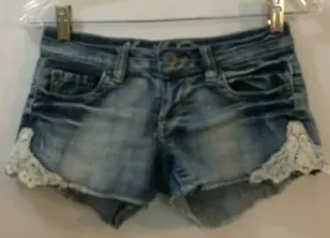 Vanilla Star Jean Shorts Size 0 (measures W25) Short Shorts Decorative Crochet - Picture 1 of 8