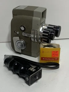 Videocamera vintage Sekonic Elmatic 8 8 mm con borsa e manico originale (testata👍) - Foto 1 di 15