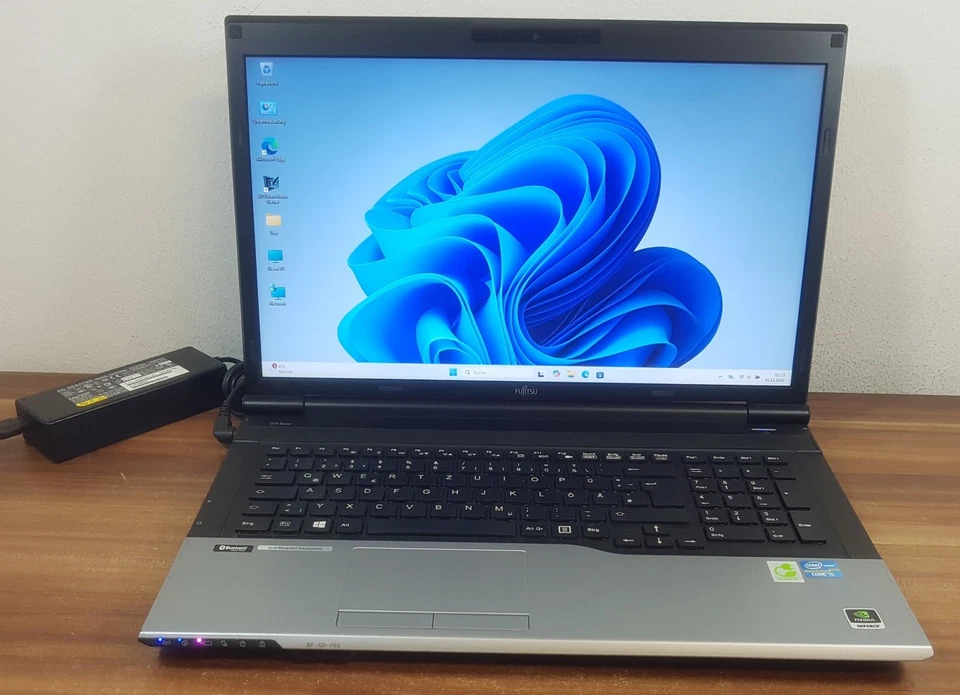 17" Gaming Fujitsu Lifebook N532 i5 3,2GHz 8GB 240GB SSD NVIDIA GeForce GT 620M - Bild 1 von 4