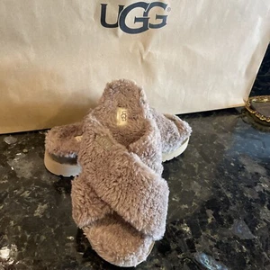 UGG FUZZ SUGAR CROSS SLIDE PANTOFOLE DA DONNA MARRONE PELLICCIA SINTETICA LANA TAGLIA US 10 NUOVE - Foto 1 di 5