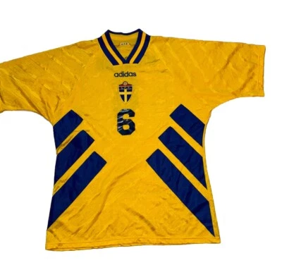 Camiseta local de la selección nacional de fútbol de Suecia 1994 rara de colección #6 NILSSON talla M/L Foto 1 de 4