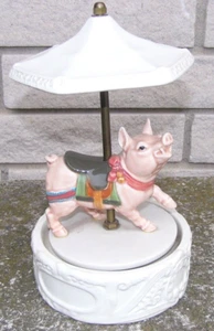 Vintage 1980 Quon Quon Japan Schwein Karussell Spieluhr ""Über dem Regenbogen"" Musical - Bild 1 von 4