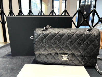 Bolso de Mano CHANEL Clásico 11.22 Caja y Folletos de Cuero Caviar Negro Foto 1 de 4