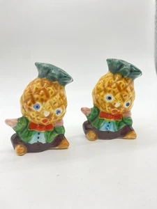 Vintage Pineapple Ceramic Salt And Pepper Shakers Anthropomorphic Fruit Japan - Picture 1 of 6