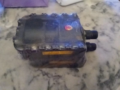 Pedales universales de bicicleta Bell - negros Foto 1 de 3