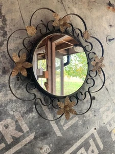 Espejo colgante de pared vintage redondo de metal ornamentado - Imagen 1 de 6