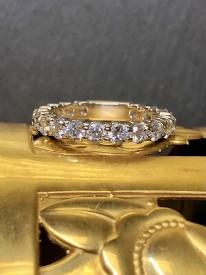 Anillo Estate de oro blanco de 14 quilates con diamantes 3/4 banda de eternidad 1,90 cttw talla 7,25 Foto 1 de 4