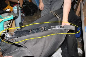 1987-1993 FORD MUSTANG CONVERTIBLE TOP WING MOUNTING BRACE REAR LEFT LOWER - Bild 1 von 10