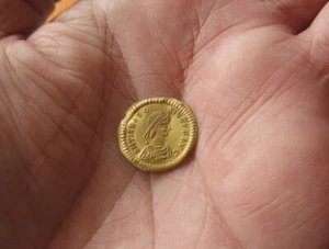 Ancient gold tremissis 402-450 AD Eastern Roman Empire Theodosius II. Victory - Picture 1 of 4