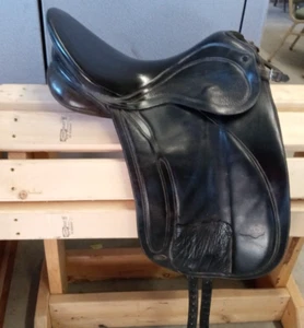 16.5" - 17" M to MN Bates Dressage saddle, black leather - Picture 1 of 12