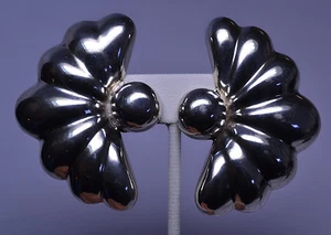 VINTAGE MEXICAN STERLING SILVER HUGE HALF FLOWER CLIP EARRINGS SIGNED TWO TREES - Picture 1 of 5