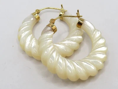 ELEGANTE PAR DE PENDIENTES DE MADREPERLA ESPIRAL ARO ORO AMARILLO 14k para dama * Foto 1 de 4