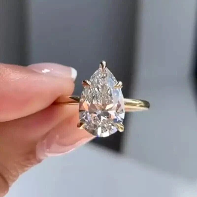 Anillo de compromiso solitario de diamantes cultivados en laboratorio VS2/H talla pera de 3 quilates de oro amarillo de 14 k Foto 1 de 4