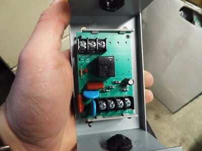 SIMPLEX 2088-9008 - MR101/C Relay with 2 hole wallmount box / plastic cover - Image 1 of 4