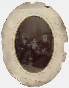 1874 Large Tintype Photo Husband, Wife & Child Beardstown, Illinois - Picture 1 of 4