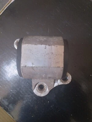 Hasport 96 -00 Passenger Side Trans Mount - Image 1 of 4