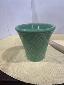 small ceramic planter U.S.A. green maker? - Picture 1 of 6