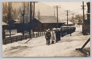 Tarjeta postal RPPC con foto real del desfile de los Caballeros Templarios Roslyn Washington - Imagen 1 de 2