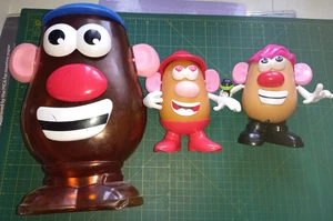 HASBRO 2016 MR POTATO HEAD LARGE STORAGE WITH 3 POTATO HEADS & ACCESSORIES - Picture 1 of 3