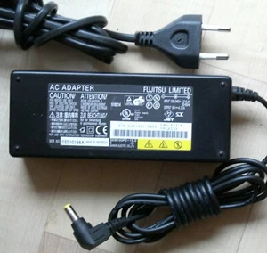 original Netzteil Fujitsu Siemens Lifebook A555 A555G A556 A556 A557 Ladekabel - Bild 1 von 3
