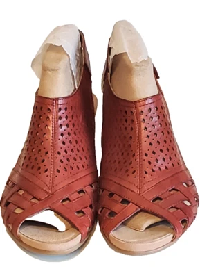 Earth Leather Perforated Wedge Sandals Size  11M Pisa Galli Terracotta Brown NEW - Image 1 of 4