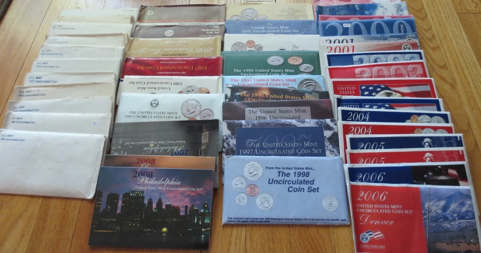1971 to 2008 Mint Sets U.S. Mint 36 Sets P And D Mint Set Uncirculated COA Value - Image 1 of 4