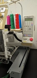 TOYOTA Stickmaschine Mit Viel Zubehör - Bild 1 von 8