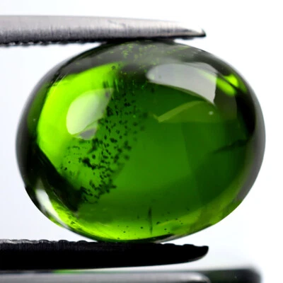 4.67 ct  Oval Cabochon Cut (11 x 9 mm) (Un-Heated) Green Chrome Diopside - Image 1 of 2