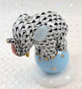 Herend Ball-Riding Elephant Figurine Black Fishnet W4cm, H6.5cm - Picture 1 of 5